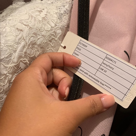 BRAND NEW NEVER WORN BRIDAL DRESS - Picture 6 of 8